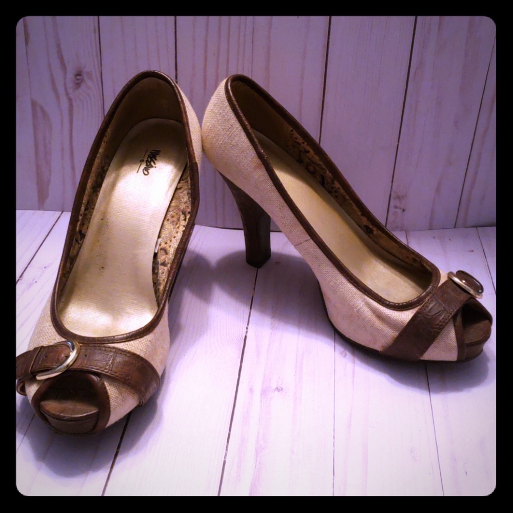 Tan canvas buckle heel